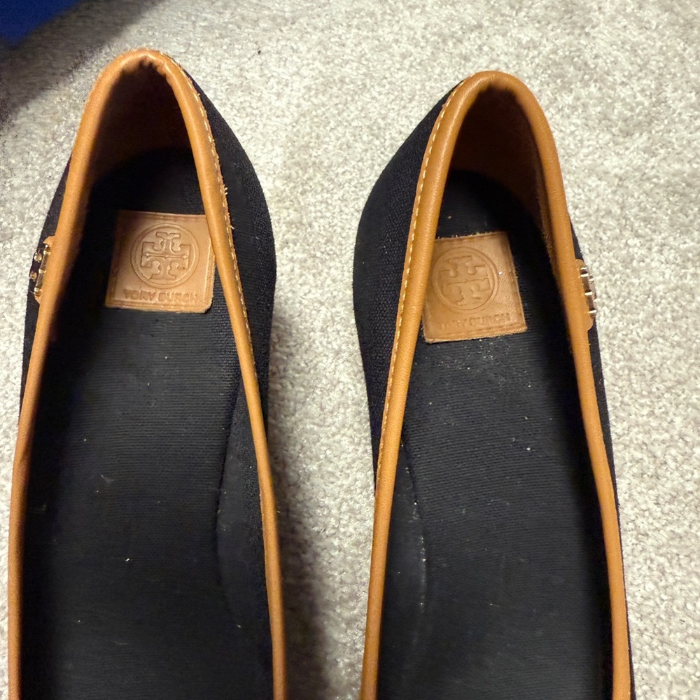 Elegant Black and Tan Women's Shoes - Picture 2 of 7